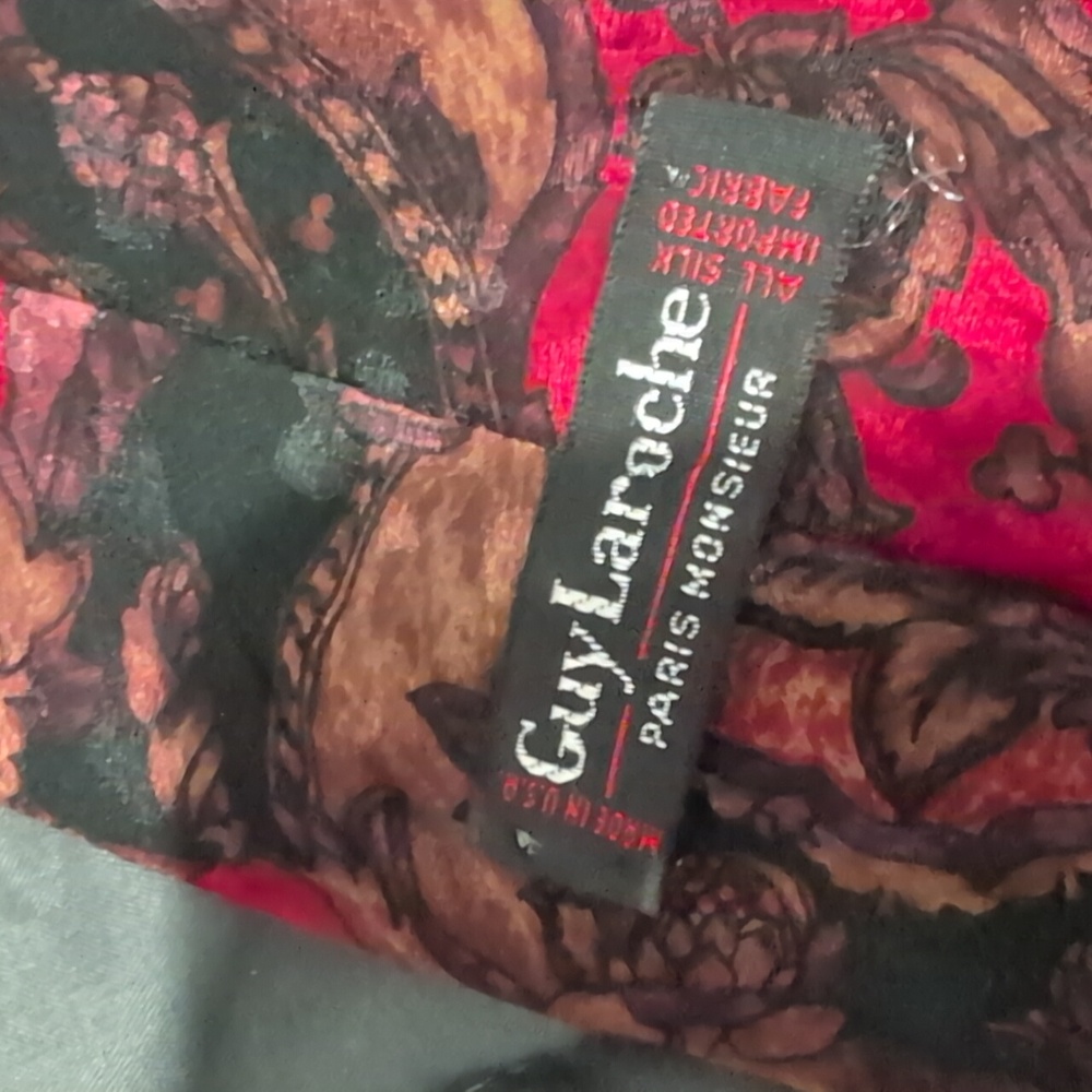 Authentic Guy Laroche Paris Paisley Tie in Red and Black - Picture 3 of 3